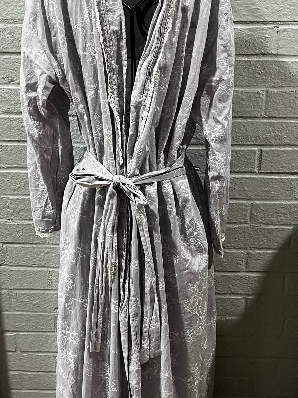Eileen West Floral Lace Trim Women's Robe - Light Gray